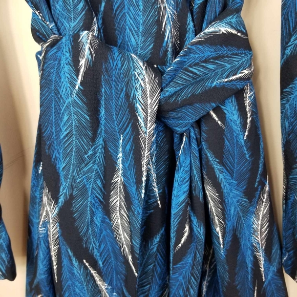 HAPPYxNATURE Alpha Feather-Print Crepe Wrap - Picture 7 of 12